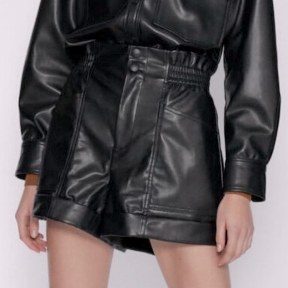 LIKE NEW Zara Faux Leather High Waisted Paperbag Style Shorts in Black-Size L